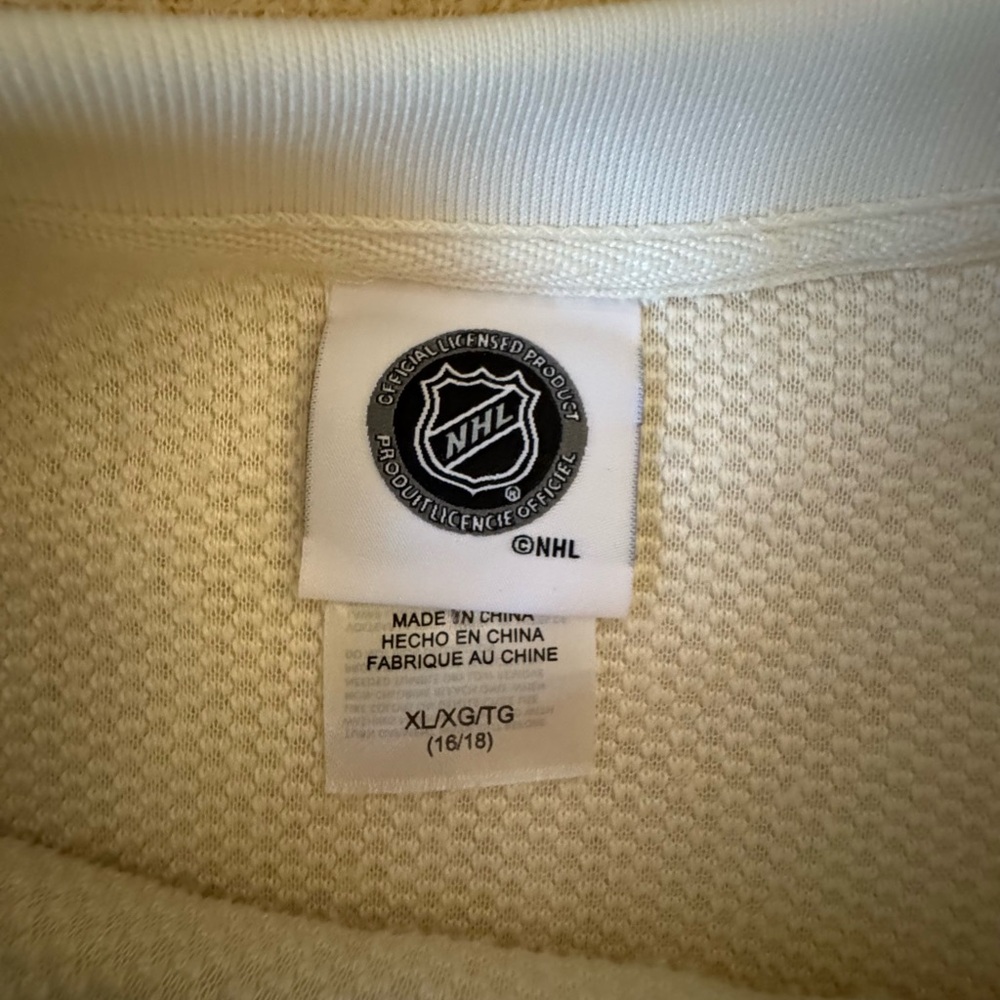 NHL Penguins White Sherpa Sweater - Picture 3 of 4